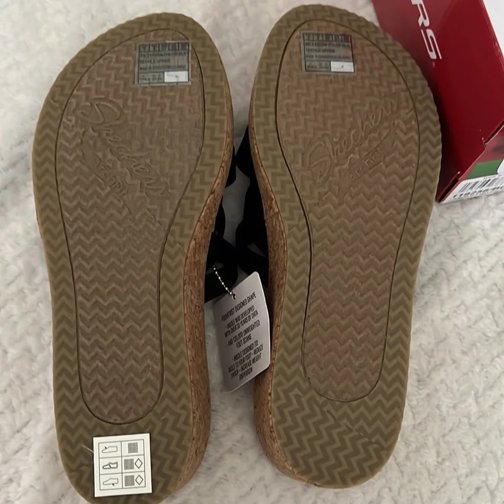 Skechers Women Arch Fit Black Wedge Sandals Size 7 New in Box